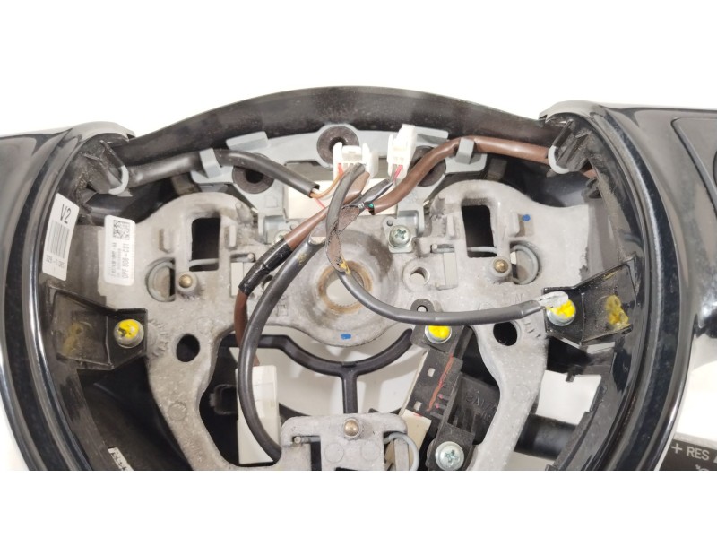 Recambio de volante para toyota yaris (_p13_) 1.5 hybrid (nhp130_) referencia OEM IAM 451000D 451020D30 
