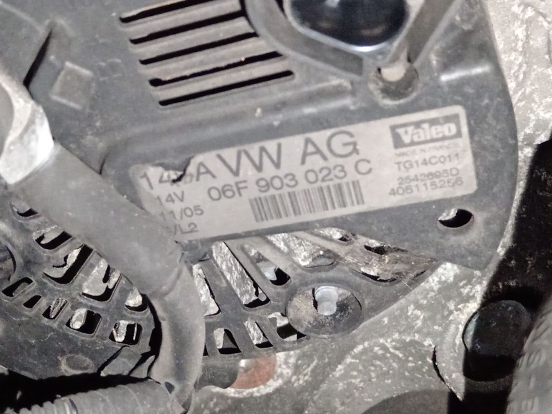 Recambio de alternador para volkswagen golf plus v (5m1, 521) 1.9 tdi referencia OEM IAM 06F903023C  
