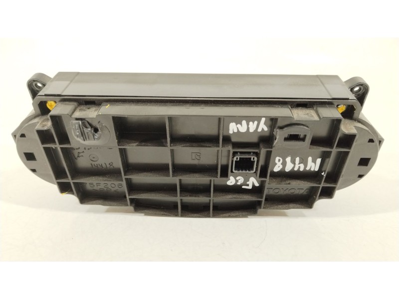 Recambio de mando climatizador para toyota yaris (_p13_) 1.5 hybrid (nhp130_) referencia OEM IAM 559000D800C3  