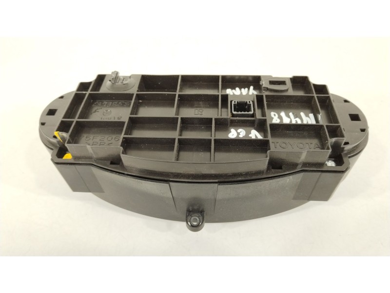 Recambio de mando climatizador para toyota yaris (_p13_) 1.5 hybrid (nhp130_) referencia OEM IAM 559000D800C3  