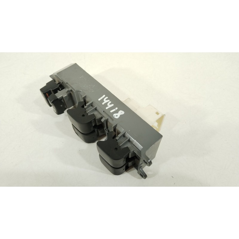 Recambio de mando elevalunas delantero izquierdo para toyota yaris (_p13_) 1.5 hybrid (nhp130_) referencia OEM IAM 8482002320 08