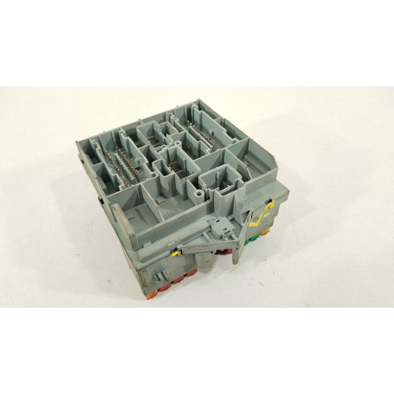 Recambio de caja reles / fusibles para fiat bravo ii (198_) 1.9 d multijet (198axb1a) referencia OEM IAM 51775688  