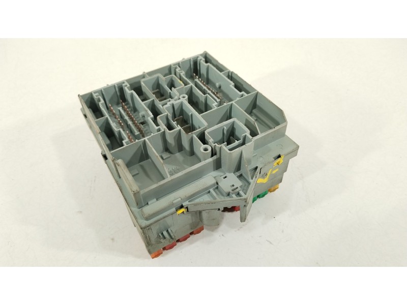 Recambio de caja reles / fusibles para fiat bravo ii (198_) 1.9 d multijet (198axb1a) referencia OEM IAM 51775688  