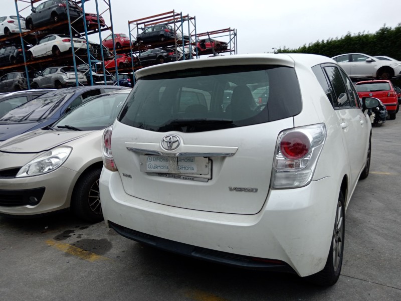 toyota verso (_r2_) del año 2013