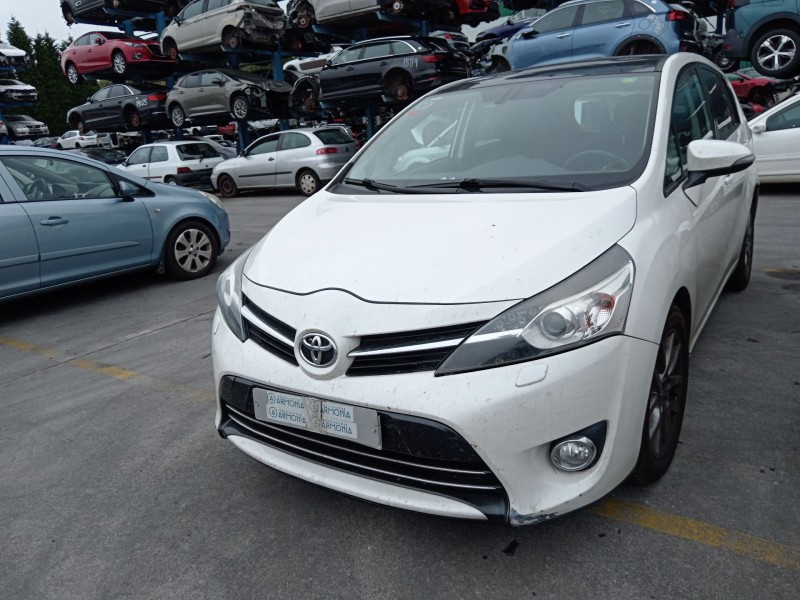 toyota verso (_r2_) del año 2013