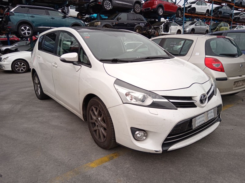 toyota verso (_r2_) del año 2013