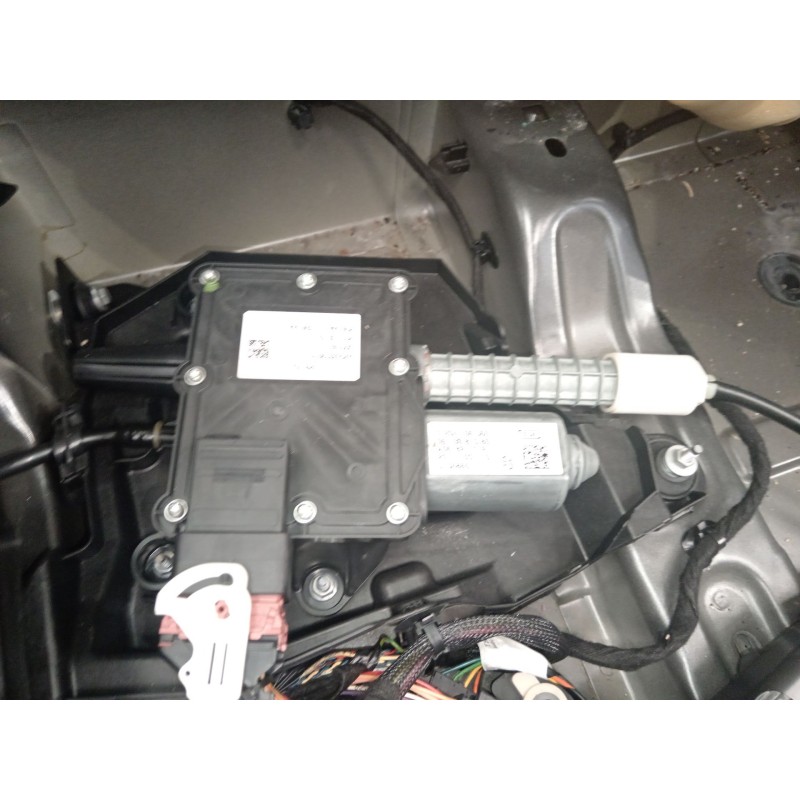 Recambio de freno de mano electrico para peugeot 5008 (0u_, 0e_) 1.6 hdi referencia OEM IAM 9673081580 0204706360 