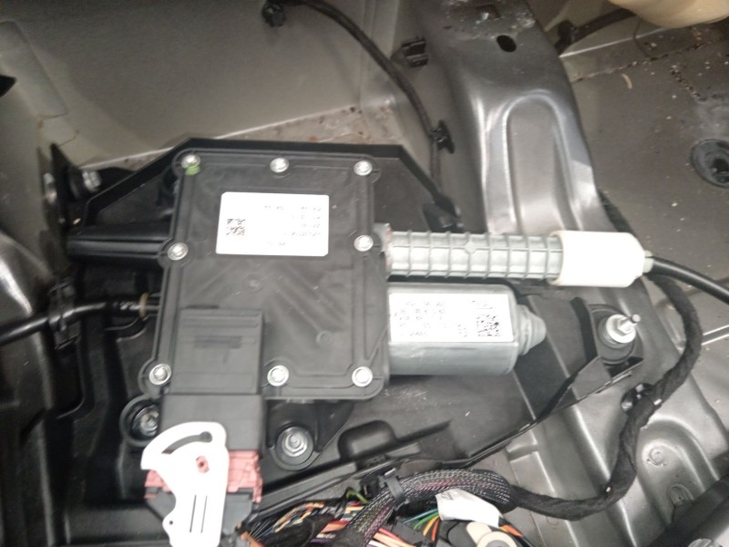 Recambio de freno de mano electrico para peugeot 5008 (0u_, 0e_) 1.6 hdi referencia OEM IAM 9673081580 0204706360 