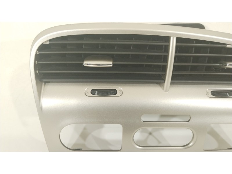 Recambio de rejilla aireadora para seat altea (5p1) 2.0 tdi 16v referencia OEM IAM 5P1819110J  