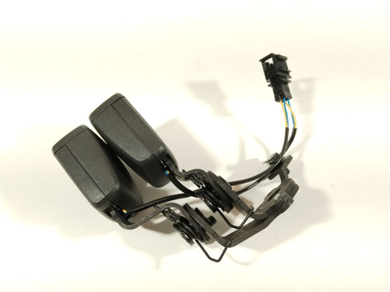 Recambio de enganche cinturon trasero central para cupra leon (kl1, ku1, kug) 2.0 tsi referencia OEM IAM 5FA857739  
