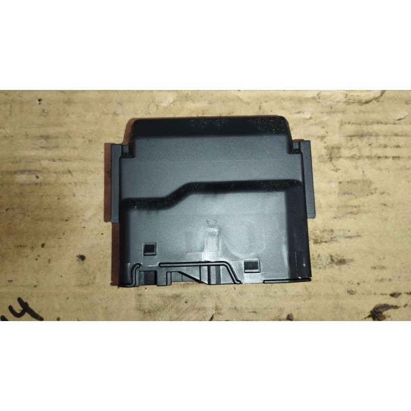 Recambio de caja reles / fusibles para toyota yaris (_p21_, _pa1_, _ph1_) 1.5 hybrid (mxph11) referencia OEM IAM 8264452060  