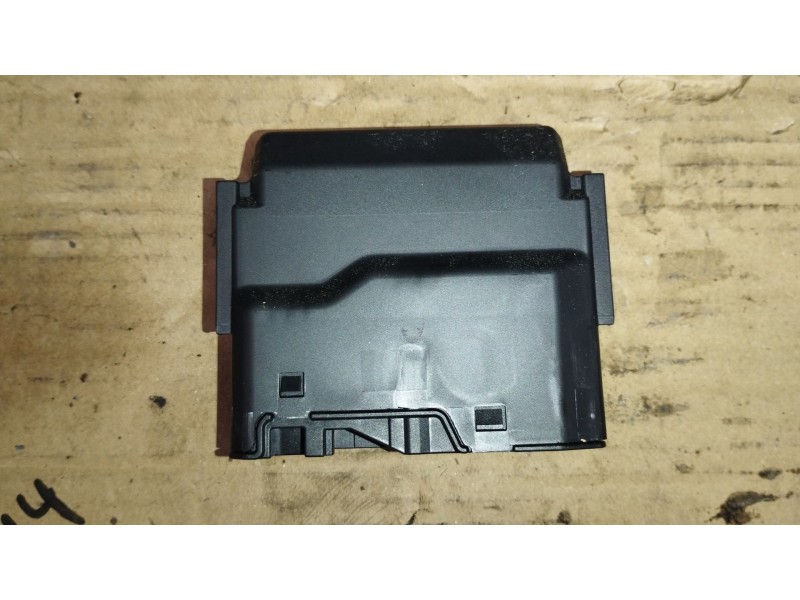 Recambio de caja reles / fusibles para toyota yaris (_p21_, _pa1_, _ph1_) 1.5 hybrid (mxph11) referencia OEM IAM 8264452060  