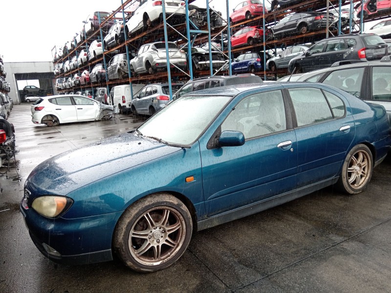 nissan primera hatchback (p11) del año 2000