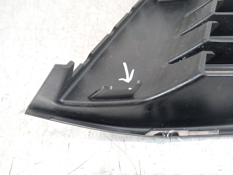 Recambio de rejilla paragolpes derecha para peugeot traveller autobús (v_) 2.0 bluehdi 145 referencia OEM IAM 9811713877 1594081