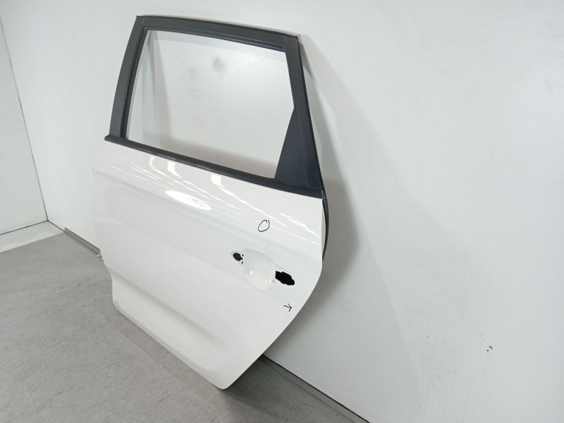 Recambio de puerta trasera izquierda para kia carens iv 1.7 crdi referencia OEM IAM 77003A4000  
