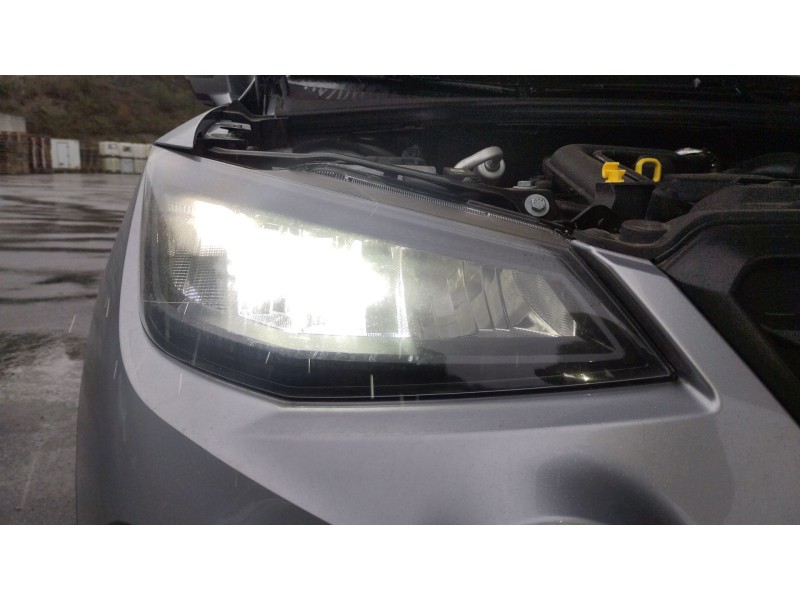 Recambio de faro derecho para seat arona referencia OEM IAM 6F1941006E  