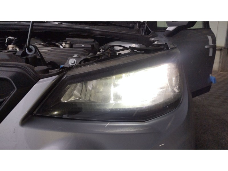 Recambio de faro izquierdo para seat arona referencia OEM IAM 6F1941005E  