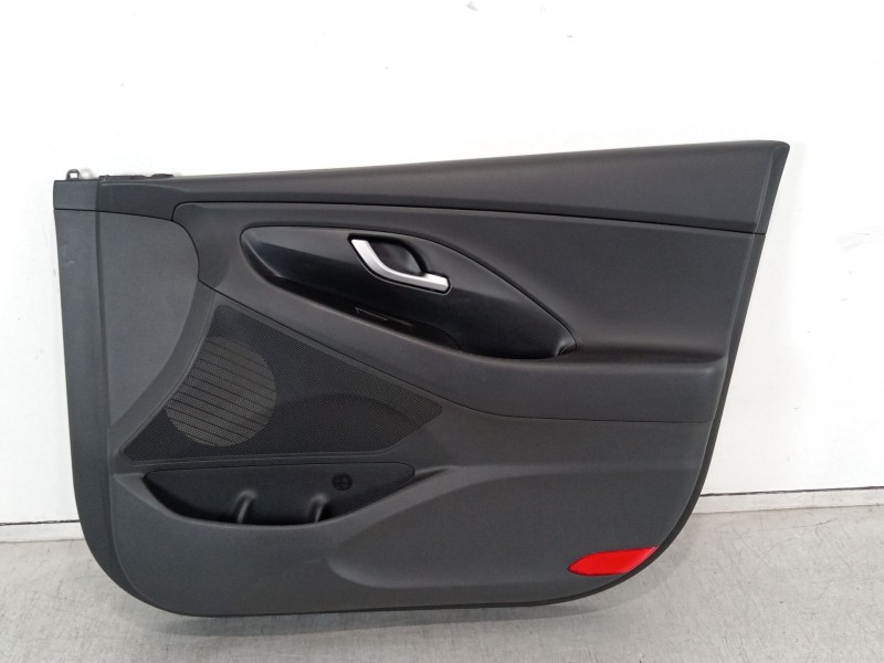 Recambio de guarnecido puerta delantera derecha para hyundai i30 (pde, pd, pden) 1.5 referencia OEM IAM 82302G4010  