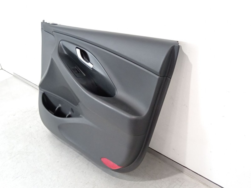 Recambio de guarnecido puerta delantera derecha para hyundai i30 (pde, pd, pden) 1.5 referencia OEM IAM 82302G4010  