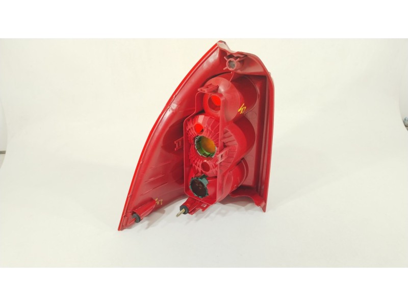 Recambio de piloto trasero derecho para peugeot 307 break (3e) 1.6 hdi 110 referencia OEM IAM 557684 6351X2 