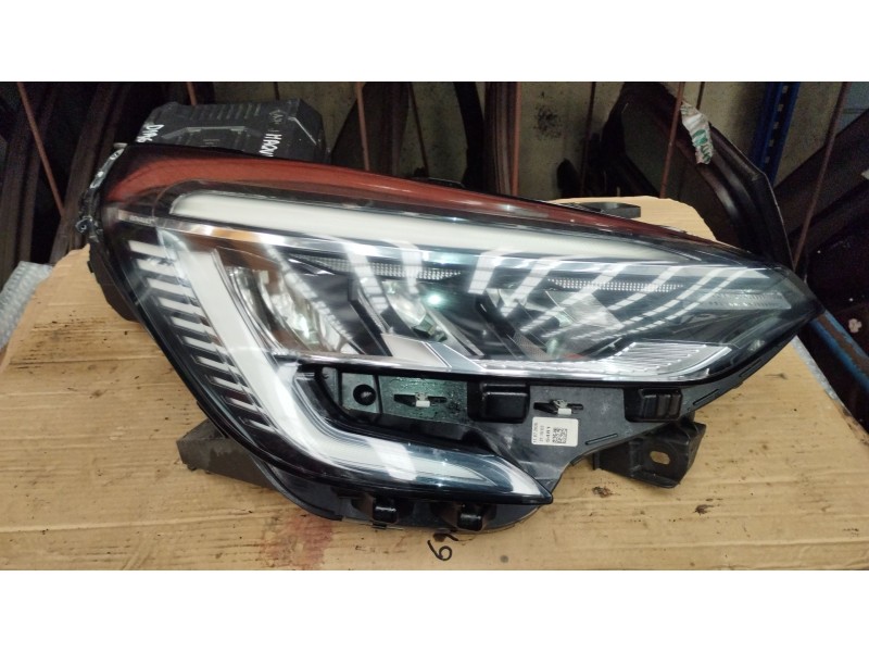 Recambio de faro derecho para renault clio v (b7_) 1.3 tce 130 (b7mf) referencia OEM IAM 280107933R  