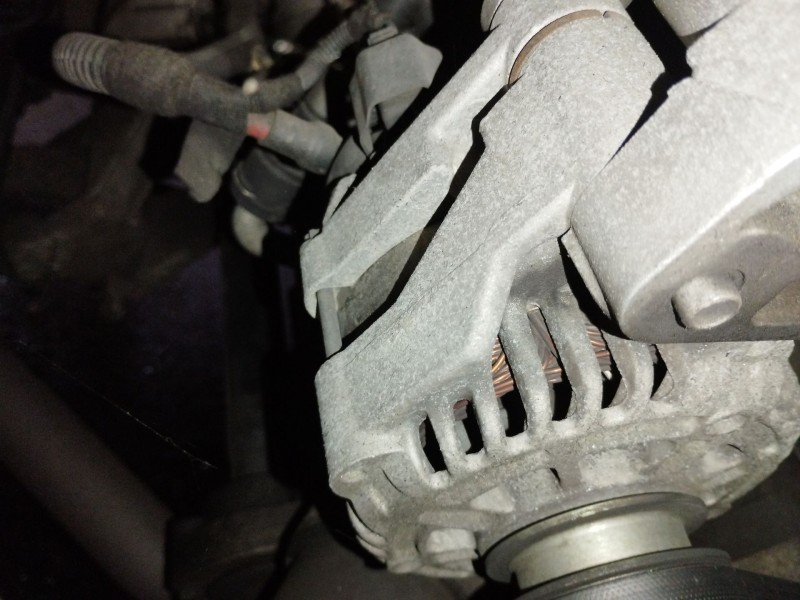 Recambio de alternador para opel insignia berlina cosmo referencia OEM IAM 13502583  