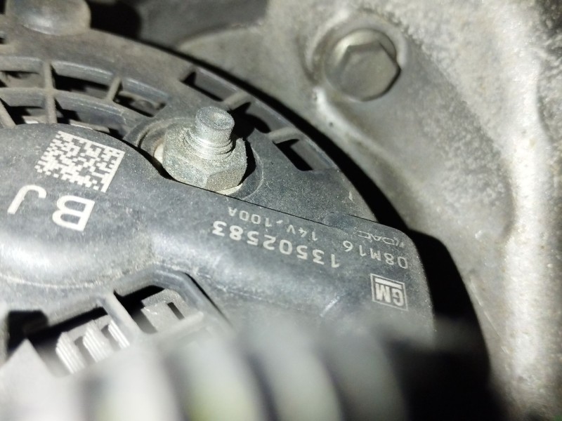 Recambio de alternador para opel insignia berlina cosmo referencia OEM IAM 13502583  