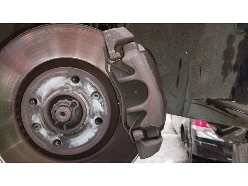 Recambio de pinza freno delantera derecha para peugeot partner tepee 1.6 bluehdi 100 referencia OEM IAM 9670614080  