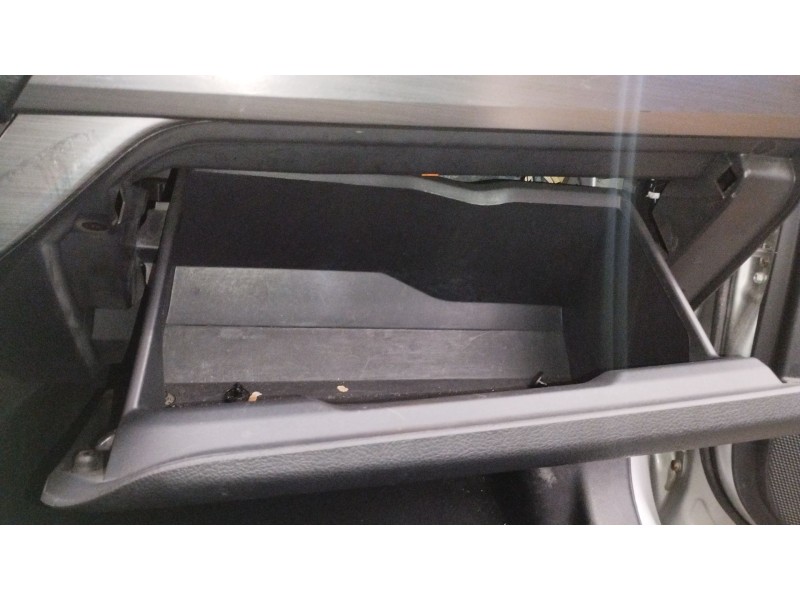 Recambio de guantera para toyota auris (_e18_) 1.4 d-4d (nde180_) referencia OEM IAM   