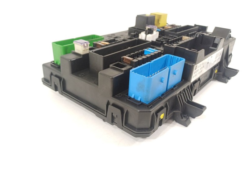Recambio de caja reles / fusibles para opel astra h (a04) 1.6 (l48) referencia OEM IAM 13222173 5DK00866933 