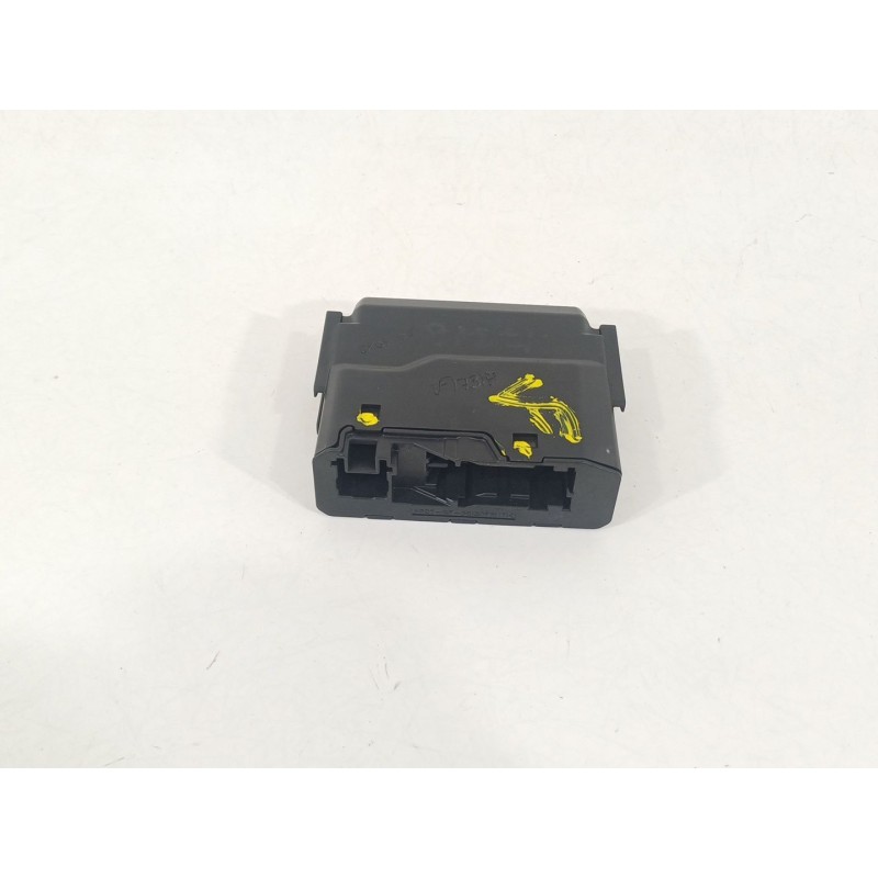 Recambio de caja reles / fusibles para toyota yaris (_p21_, _pa1_, _ph1_) 1.5 hybrid (mxph11) referencia OEM IAM 8264452060  