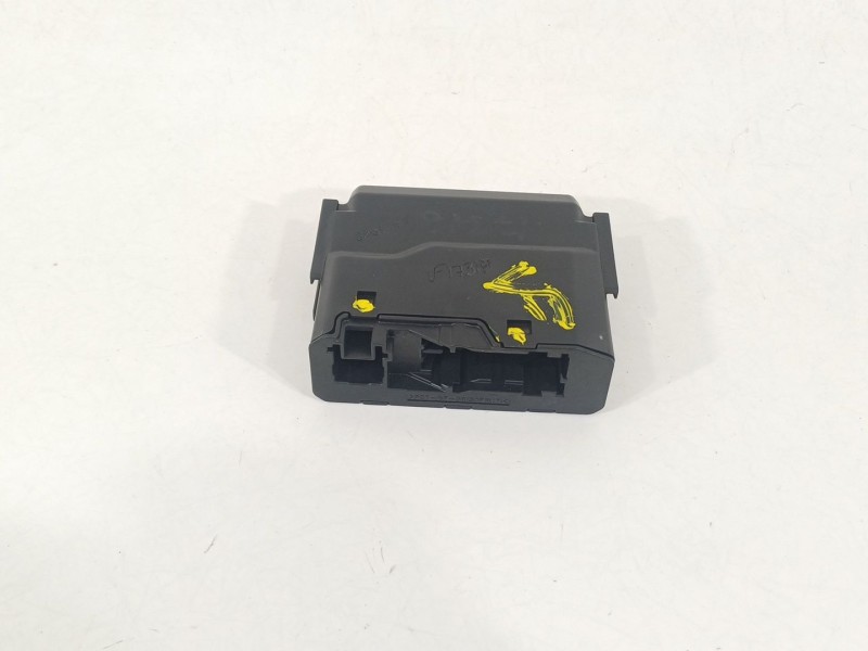Recambio de caja reles / fusibles para toyota yaris (_p21_, _pa1_, _ph1_) 1.5 hybrid (mxph11) referencia OEM IAM 8264452060  