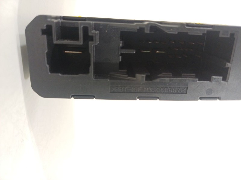 Recambio de caja reles / fusibles para toyota yaris (_p21_, _pa1_, _ph1_) 1.5 hybrid (mxph11) referencia OEM IAM 8264452060  