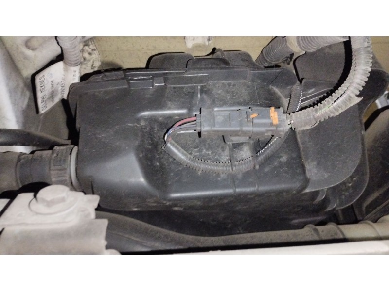 Recambio de deposito adblue para opel combo furgoneta/monovolumen (k9) 1.6 d referencia OEM IAM 9817601880  