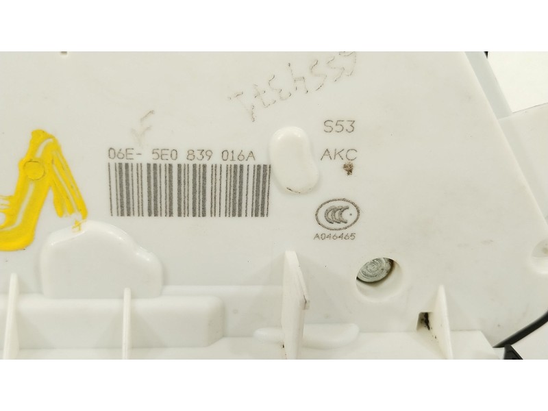 Recambio de cerradura puerta trasera derecha para seat toledo iv (kg3) 1.6 tdi referencia OEM IAM 5E0839016A  