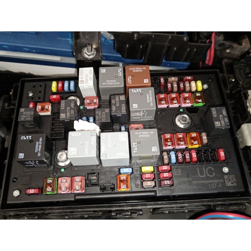 Recambio de caja reles / fusibles para opel astra j gtc 2.0 cdti (08) referencia OEM IAM 13368645 1110132AC 