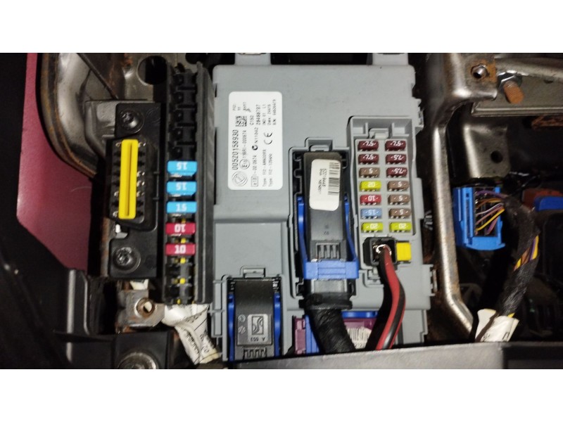 Recambio de caja reles / fusibles para opel combo furgoneta/monovolumen (x12) 1.3 cdti (b05) referencia OEM IAM 520158930  