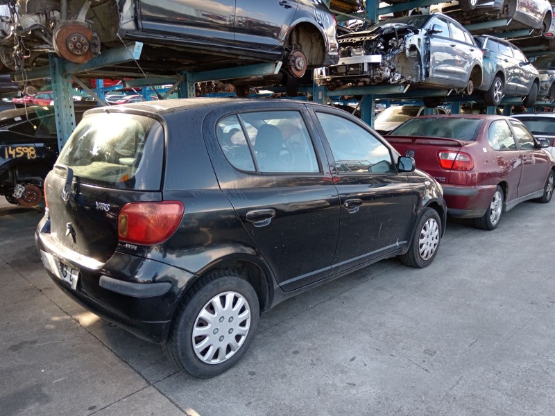 toyota yaris (_p1_) del año 2004