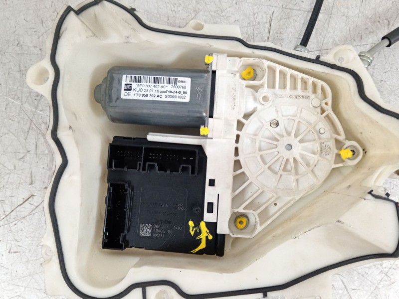 Recambio de elevalunas delantero derecho para seat altea xl (5p5, 5p8) 1.6 tdi referencia OEM IAM 5P0837402AC 1T0959702AC 