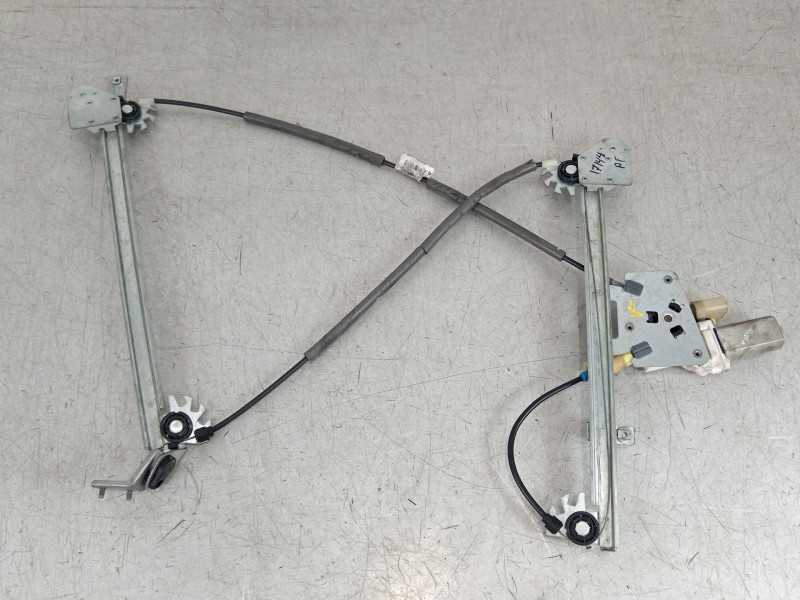 Recambio de elevalunas delantero derecho para bmw 1 (e81) 116 i referencia OEM IAM 6978846  