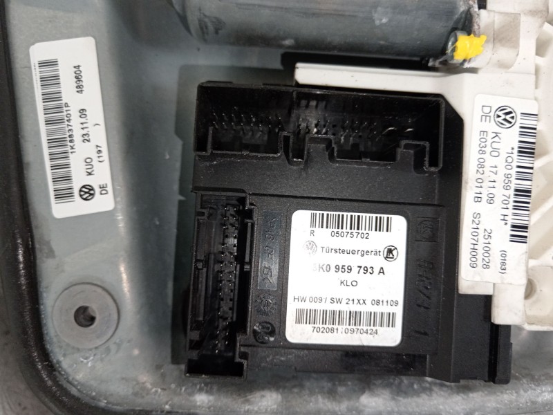 Recambio de elevalunas delantero izquierdo para volkswagen scirocco (137) 1.4 tsi (118kw) referencia OEM IAM 1K8837401P 1Q095970