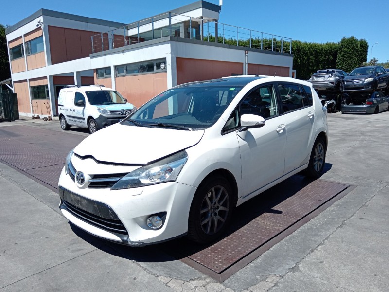 toyota verso (_r2_) del año 2013