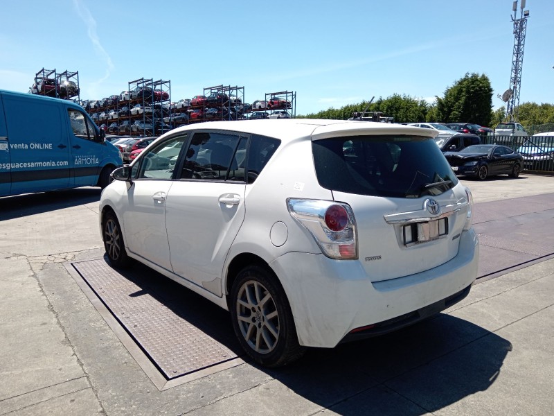 toyota verso (_r2_) del año 2013