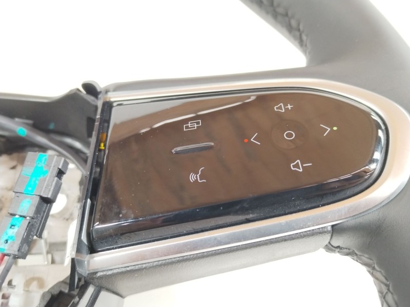 Recambio de volante para omoda omoda 5 referencia OEM IAM 404001599AA  