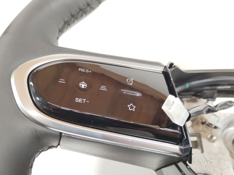 Recambio de volante para omoda omoda 5 referencia OEM IAM 404001599AA  