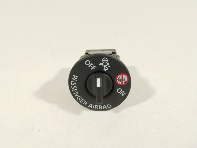 Recambio de interruptor para dacia sandero iii 1.0 sce 65 referencia OEM IAM 681999278R  