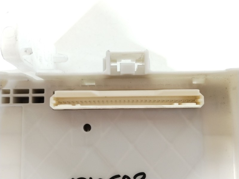 Recambio de caja reles / fusibles para toyota yaris (_p13_) 1.4 d (nlp130_) referencia OEM IAM 8273052F80  
