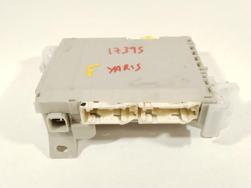 Recambio de caja reles / fusibles para toyota yaris (_p13_) 1.4 d (nlp130_) referencia OEM IAM 8273052F80  