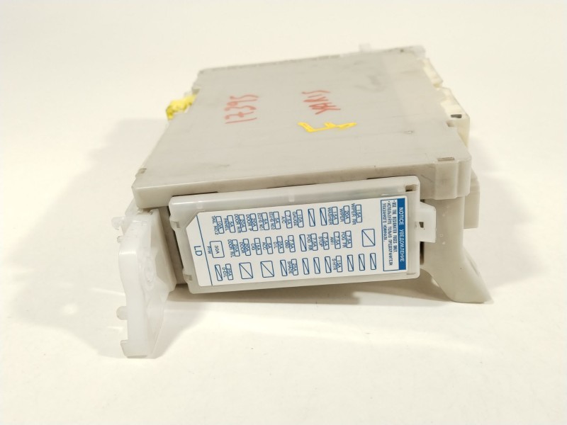Recambio de caja reles / fusibles para toyota yaris (_p13_) 1.4 d (nlp130_) referencia OEM IAM 8273052F80  