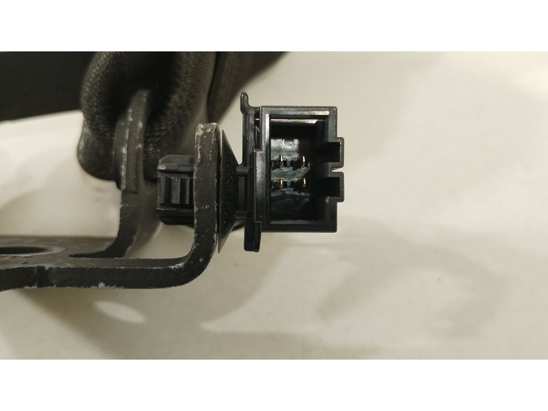 Recambio de enganche cinturon trasero central para seat ibiza (kj1) fr referencia OEM IAM 6F0857739B  